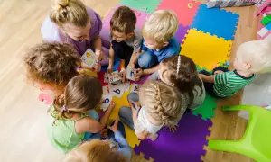 Ile opiekunek w żłobku? Kluczowe przepisy, które musisz znać